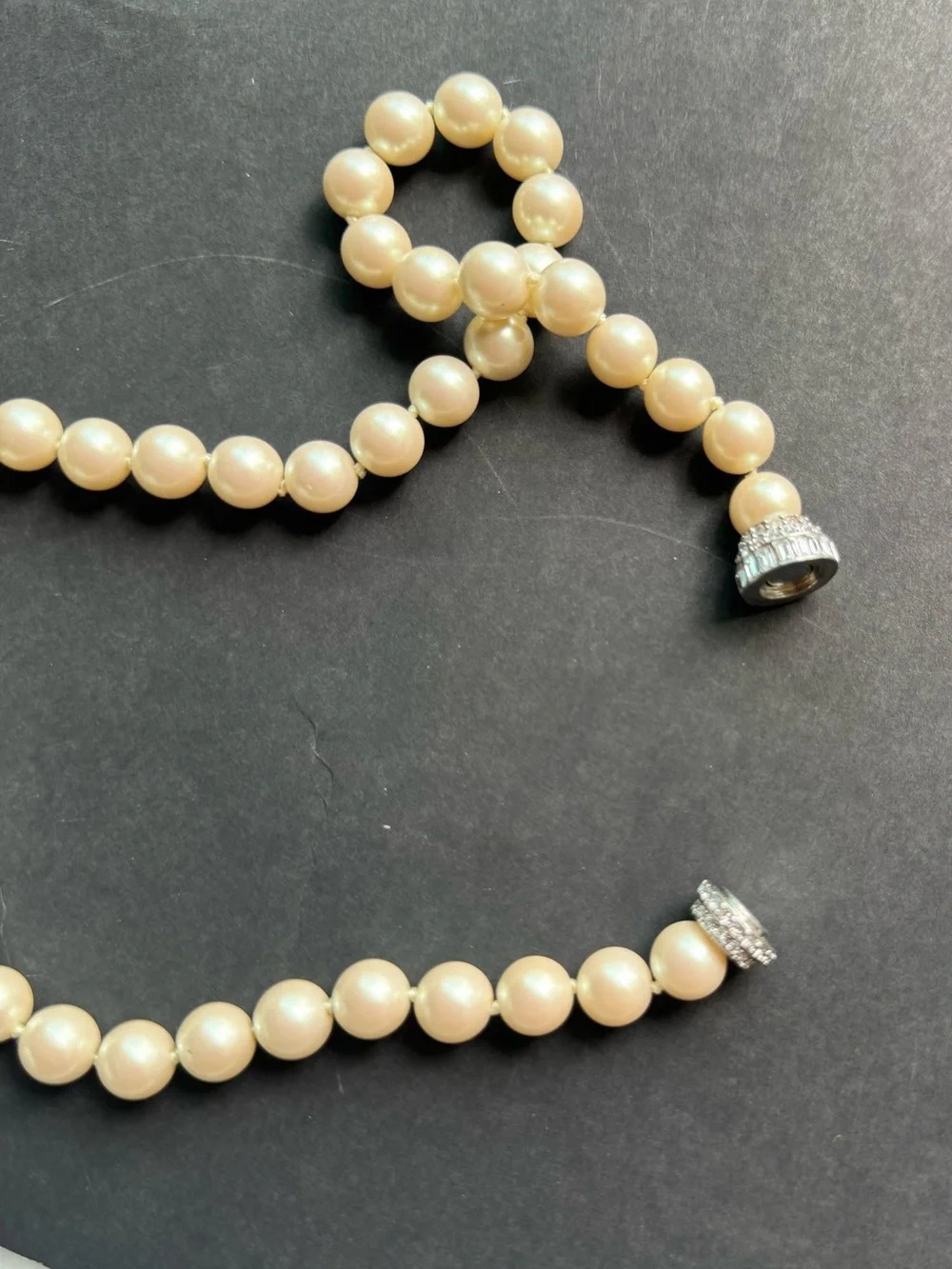 Pearl necklace with rhinestone magnetic barrel clasp